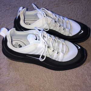 NWOT NIKE AIRMAX SNEAKERS